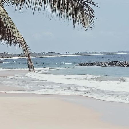 Rock Paradise Beach Hotel & Restaurent Tangalle Exterior photo